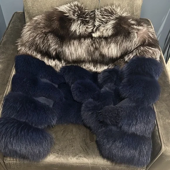 Gently Worn Fox Fur Coat - Picture 5 of 8